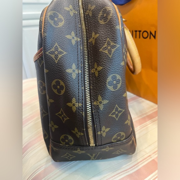 Authentic Louis Vuitton Deauville Brown and Tan Monogram Bag with Dust bag - Picture 3 of 11